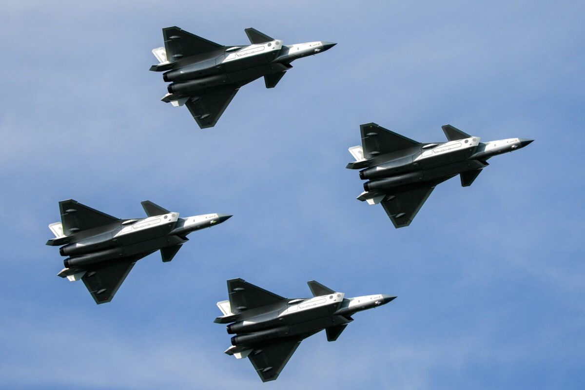 Megindult a kínai hadsereg – monumentális tűzerőt vonultatnak fel