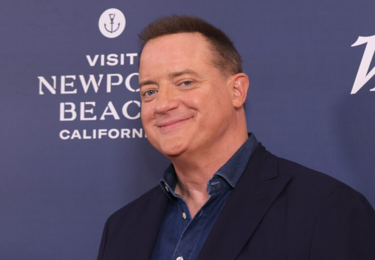 A Múmia sztárjának új filmje csodálatos és őszinte – jön a Bérelt család a mozikba