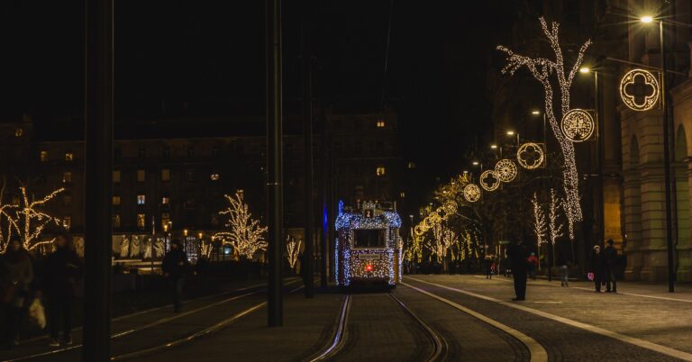 Villamosnak csapódott egy autó Újpalotán hétfő délután