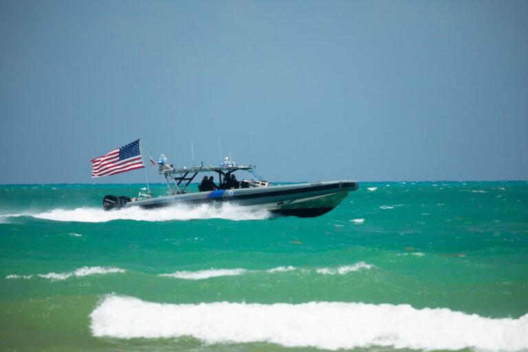 Száguldoztak a motorcsónakkal, tragédia lett a vége – 3 ember meghalt, 1 kritikus állapotban van
