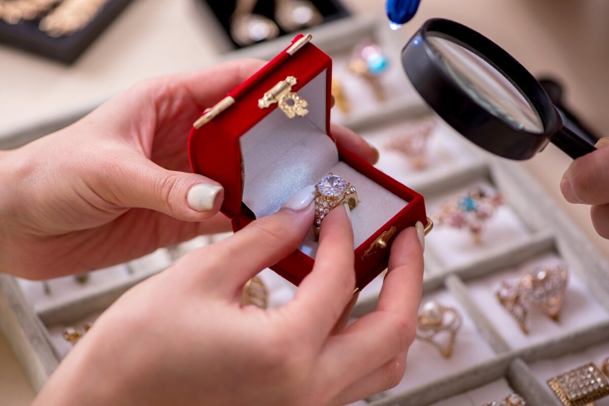 Leesett a tulajdonosok álla – ezt találták a régi ajtókilincs mögé rejtve