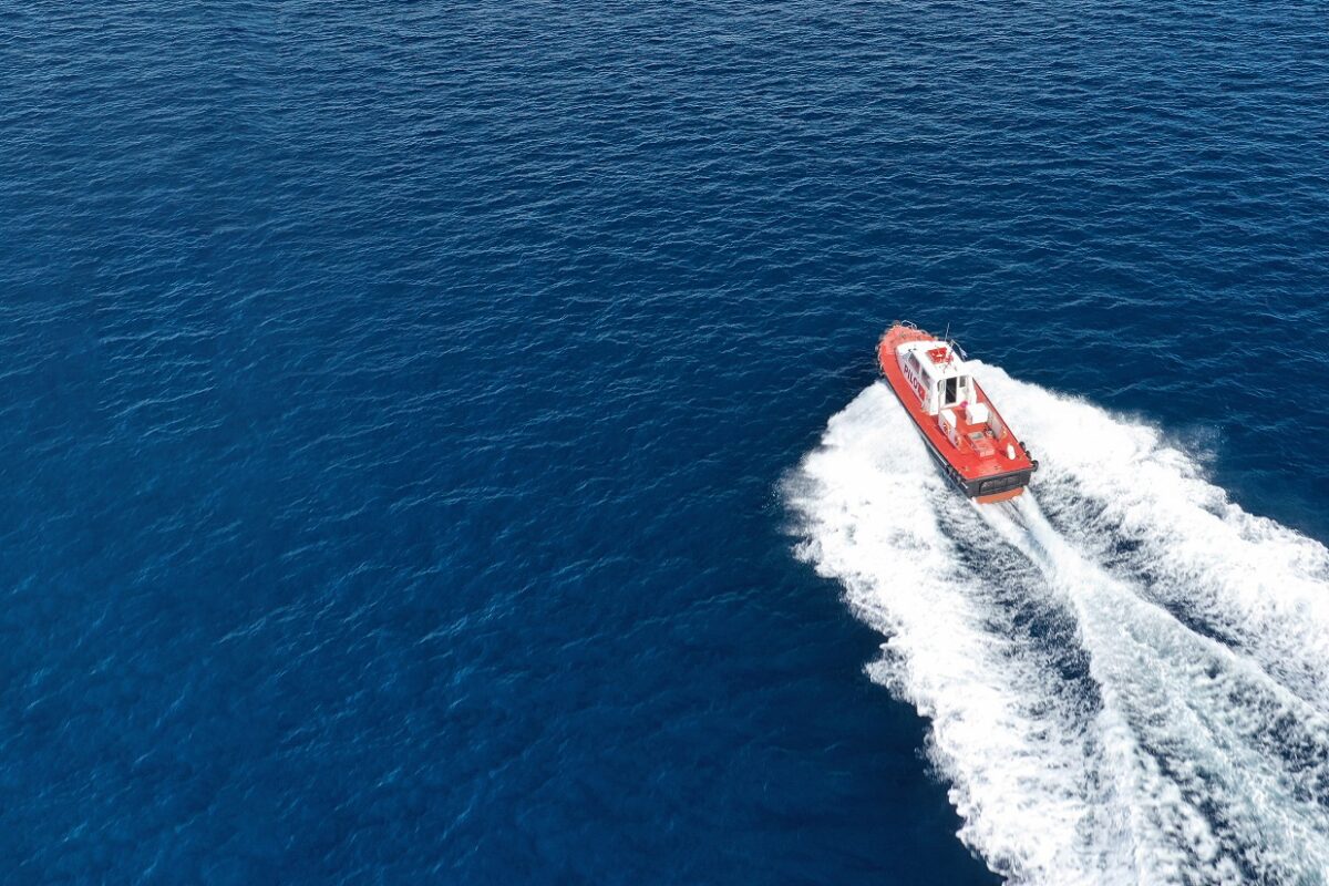 Három órán át sodródott a nyílt vízen egy 51 éves nő és egy tinédzser