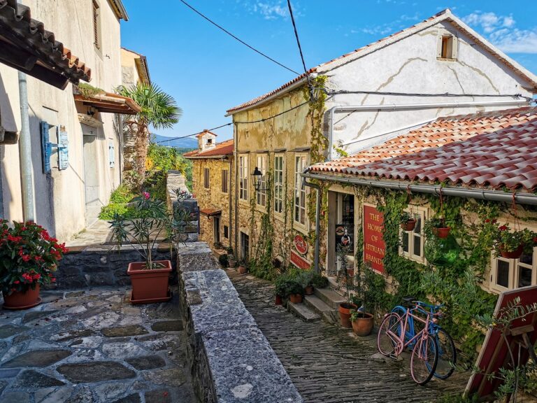 Egy gyönyörű, mindössze 50 lakosú város Európa igazi rejtett kincse