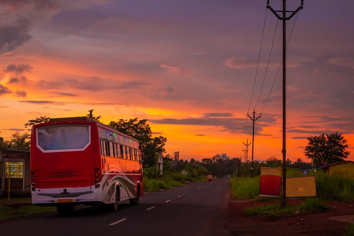 Legalább 9 ember meghalt egy buszbalesetben, 7 sérült állapota kritikus