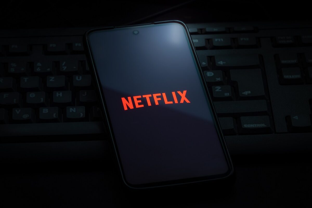 Az év egyik legnagyobb meglepetése a Netflixen – milliók nézik az új krimi-thrillert