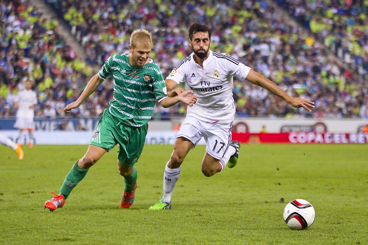 A Liverpool korábbi sztárja válthatja a kispadon a kirúgás szélére került Xabi Alonsót Madridban