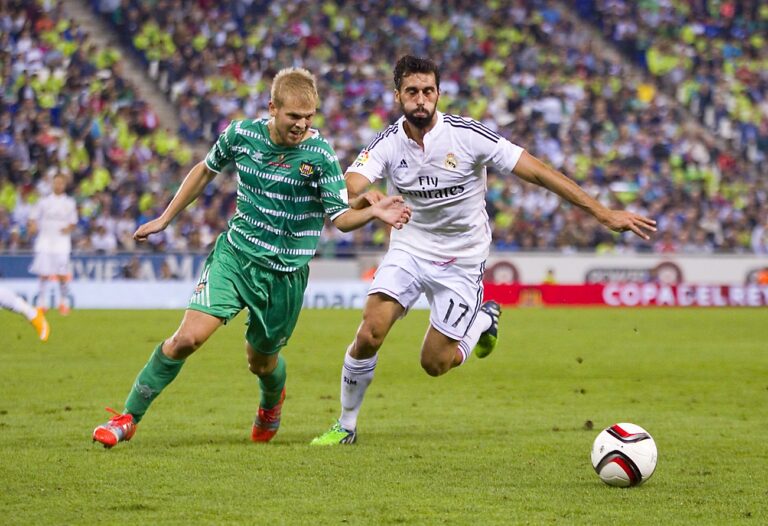 A Liverpool korábbi sztárja válthatja a kispadon a kirúgás szélére került Xabi Alonsót Madridban