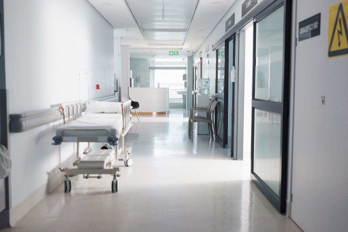 Téves orvosi diagnózis után halt meg egy 25 éves anya – reagált a kórház