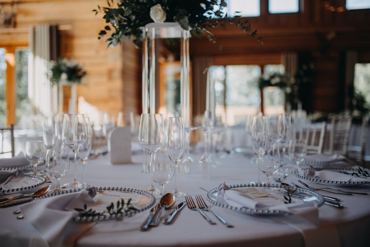 Esküvői rémálom – órákkal a szertartás előtt autóbalesetben meghalt a vőlegény apja