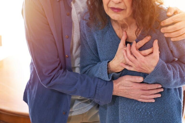 Ezek a szívroham legelső tünetei, amik megmenthetik az életed