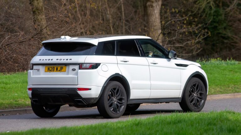 Egy nagylelkű főnök karácsonykor – az egyik alkalmazott például luxusautót kapott tőle