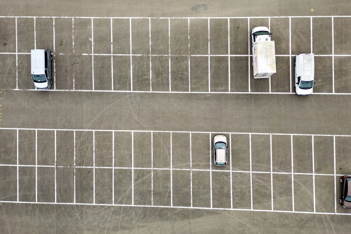 Parkolóban gyilkoltak meg egy nyugdíjas ápolónőt