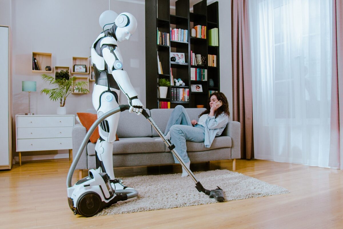 Elon Musk humanoid robotokkal képzeli el a jövőt, de Kína közbeszólhat