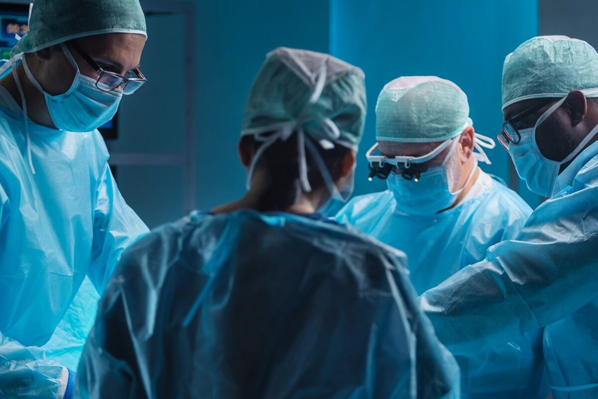 16 órán át műtöttek egy 11 éves kislányt, hogy megmentsék az életét