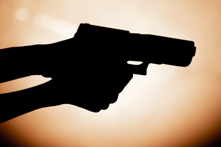 Ámokfutásba kezdett egy 77 éves nyugdíjas – már nincs életben az idős támadó