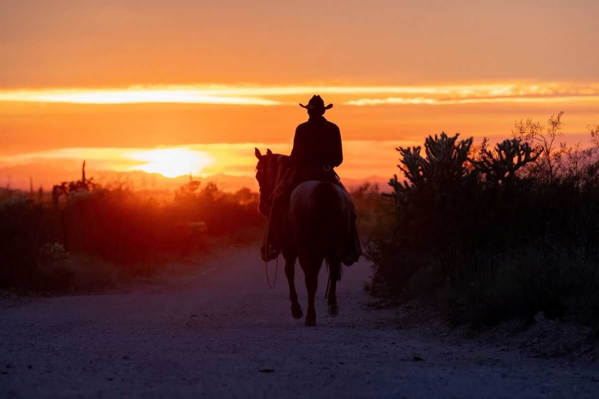 Egy misztikus westernsorozat, amit nem lehet kihagyni