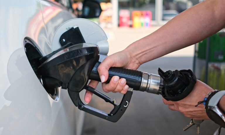 Így változnak az üzemanyagárak holnaptól – a benzin és a gázolaj ára