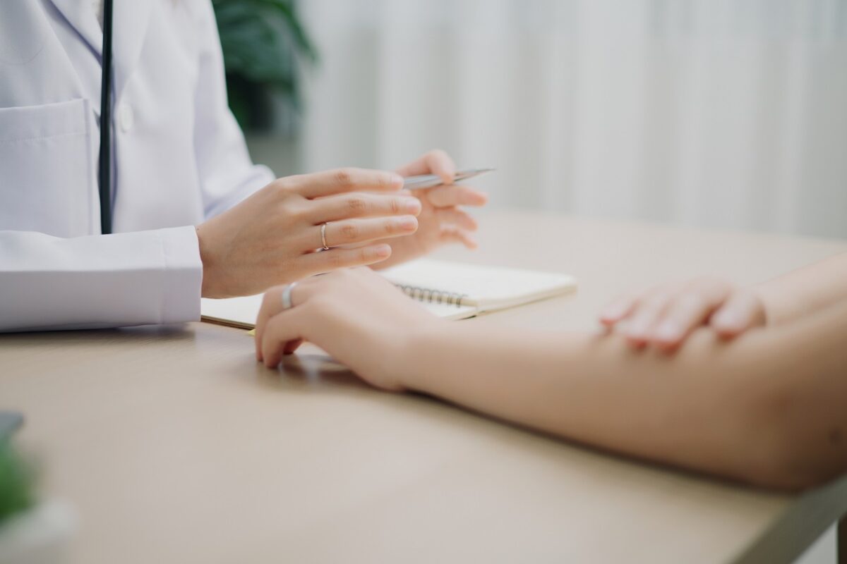 A fiatal rendőrnő könyörgött a beutalóért – már IV. stádiumú rákja van, gyógyíthatatlan