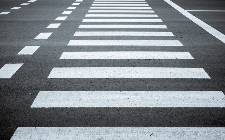 Halálra gázoltak egy 13 éves fiút a gyalogátkelőn – közel 10 milliárdos kártérítést kap a család