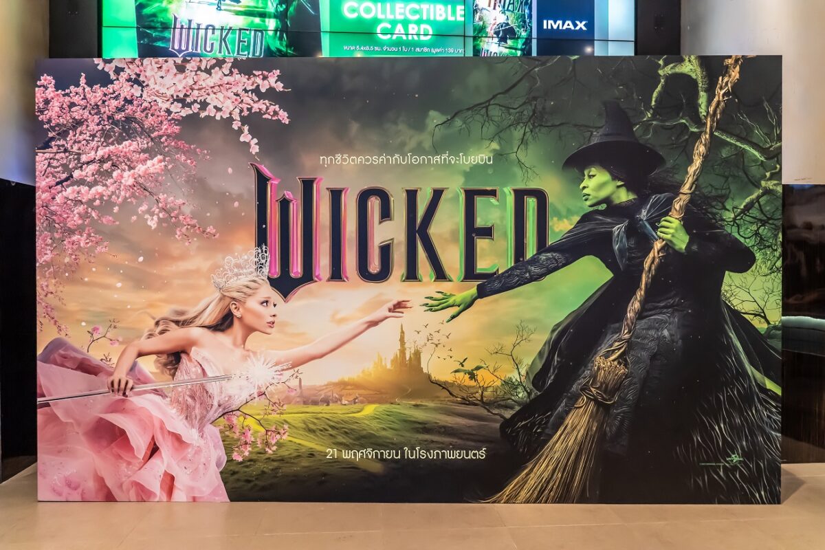 Ez a film hivatalosan is megelőzte A Gyűrűk Ura egyik legjobb részét