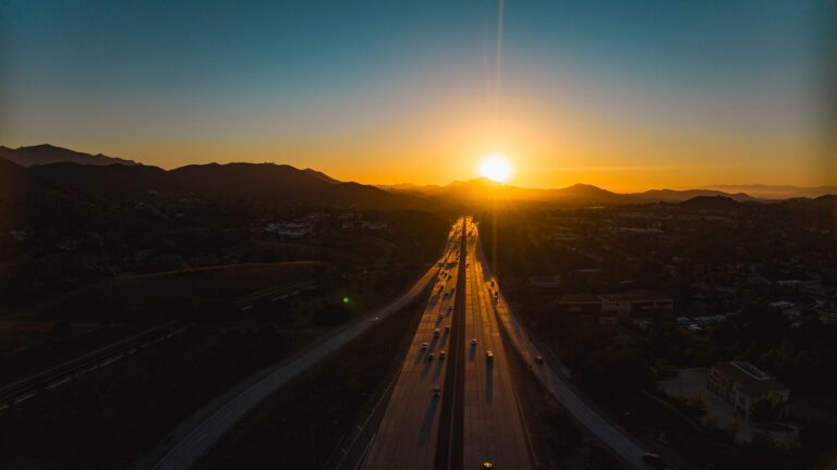 Két gyermek meghalt egy tragikus autóbalesetben – egy sofőrt letartóztattak a rendőrök