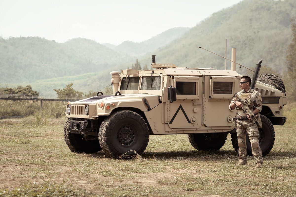 Szabályosan berobbant a katonai thriller sorozat a streamingen, kár lenne kihagyni