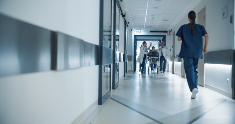 Azt hitték, iskolai vírus, majd nem sokkal később a 12 éves lány már kómában volt