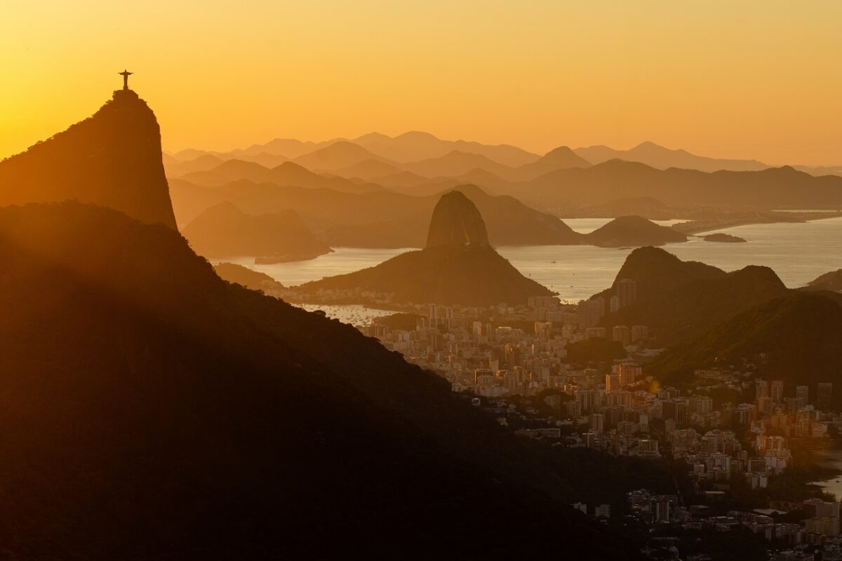 Strandolók szeme láttára zuhant a tengerbe egy repülőgép