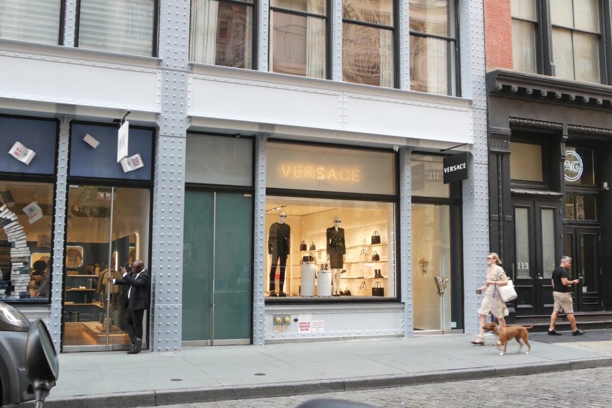 Az év egyik legnagyobb rablása – 328 millió forintnyi árut vittek el egy luxusboltból