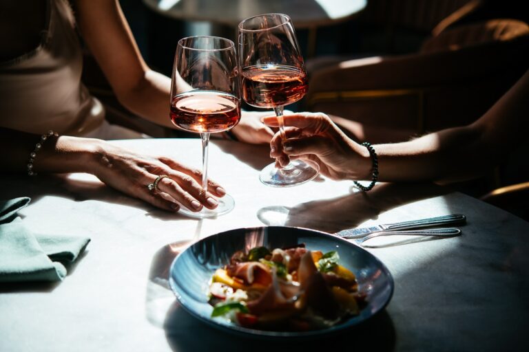 Egy nőt azzal vádolnak, hogy nem tartotta fontosnak a házasságát, amiből komoly vita lett