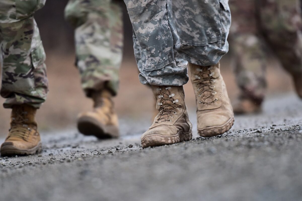 Meghökkentő körülmények között öltek meg egy 24 éven át szolgált katonát, aki rendőr is volt