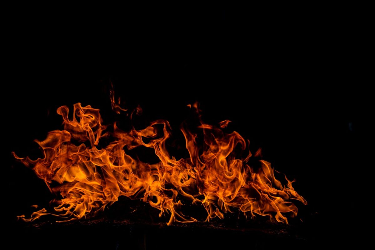 Minden odaveszett a tűzben – 4 napos csecsemővel menekült a fiatal édesanya