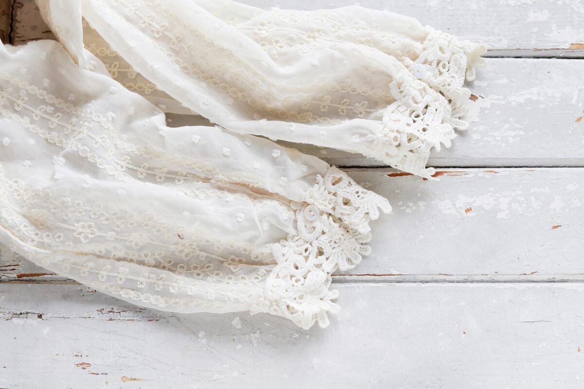 Menyasszony keresi elhunyt nagymamája esküvői ruháját, amit eladományoztak