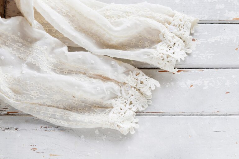 Menyasszony keresi elhunyt nagymamája esküvői ruháját, amit eladományoztak