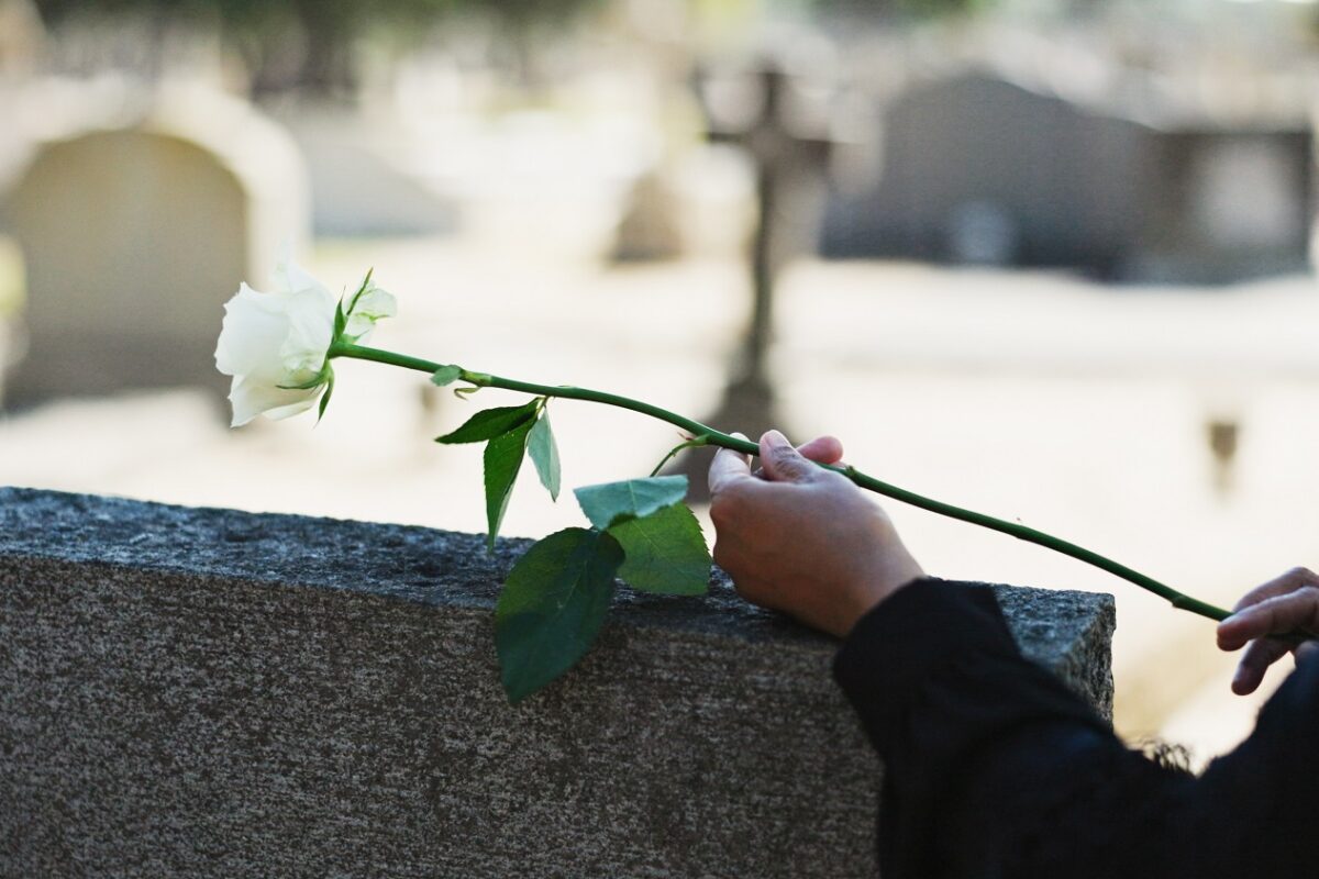 Váratlanul meghalt a vőlegény, de nem hajlandóak visszafizetni nekik az esküvői foglalót