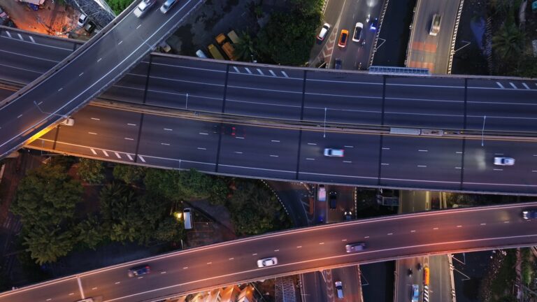 12 éves fiú mentette meg anyja és számtalan autós életét a főúton