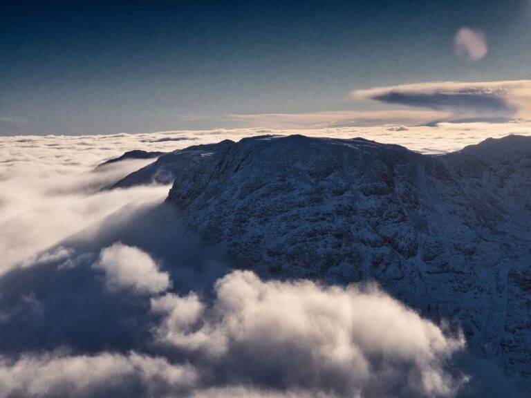 Légi-katasztrófa történt karácsonykor – nem találtak túlélőket