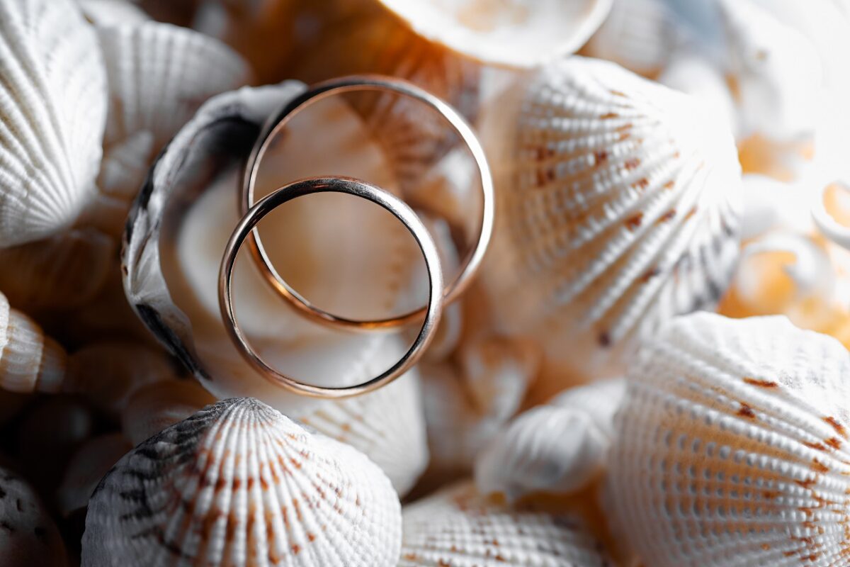 A menyasszony lemondta az esküvőjét, amíg a párja el nem távolítja elhunyt felesége tetoválását