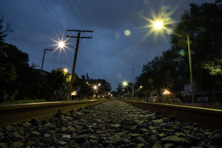 Megdöbbentő vonatbaleset történt – 13-an meghaltak, közel 100-an megsérültek