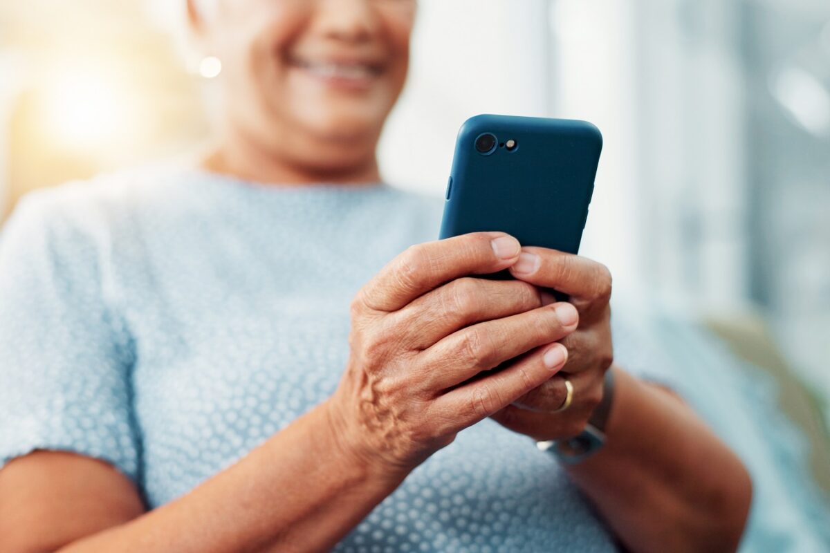 Kiakadt a 27 éves férfi, miután kiderült, az anyja olvassa a barátnőjével váltott üzeneteit