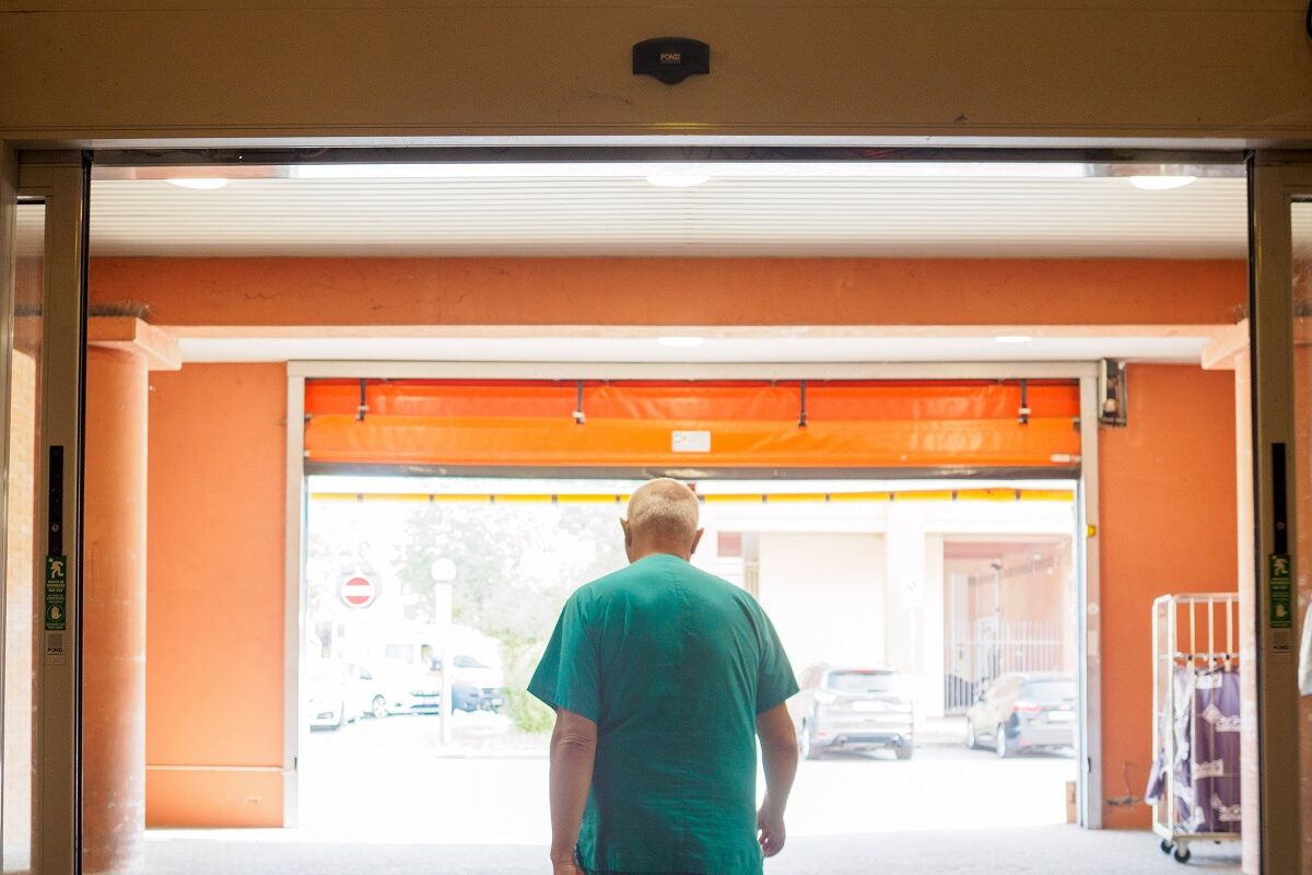 Halálra gázoltak egy ápolónőt a kórház sürgősségi bejárata előtt