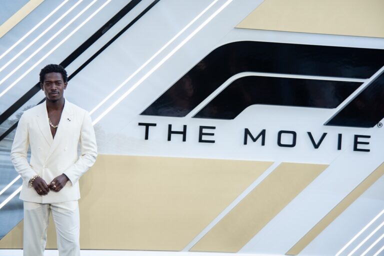 Az F1-es film főszereplőjét követeli az új sci-fibe