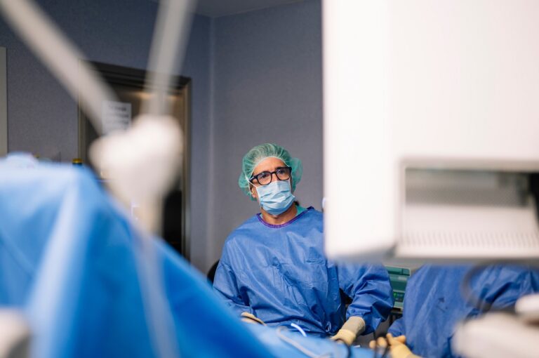 17 órás műtéttel amputálták egy 14 éves lány 79 kilós lábát