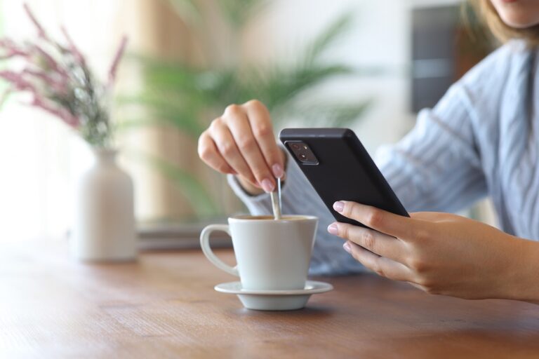 Bekeményített az anyuka, miután ellopták fia mobiltelefonját