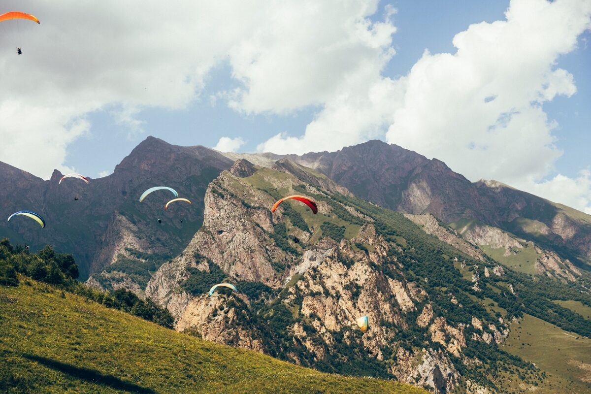 Hegynek csapódott és meghalt egy 68 éves siklóernyős