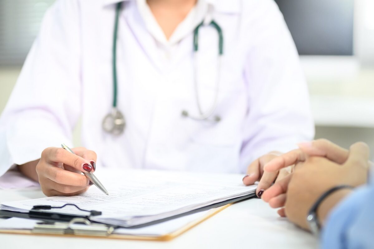 5 hónapra eltiltották a betegektől a háziorvost – így bukott le a doktornő