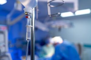 5 órán át feküdt egy nő a kórház sürgősségi osztályának padlóján, miközben a személyzet elsétált mellette