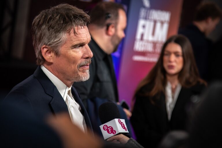 Ethan Hawke új thriller sorozata váratlanul világszenzáció lett