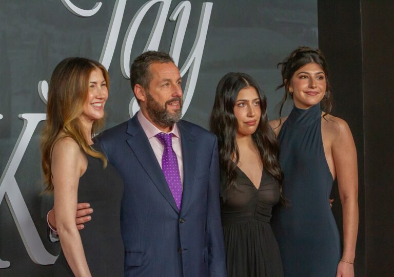 Annyira jó a Netflix új filmje, hogy Adam Sandler Oscar-díjat nyerhet vele