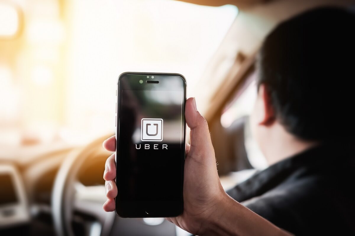 Rendőrök elől menekült egy erőszaktevő, majd meghalt miatta egy női Uber-utas